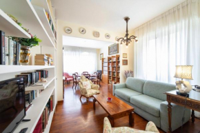 Bright flat close to the centre